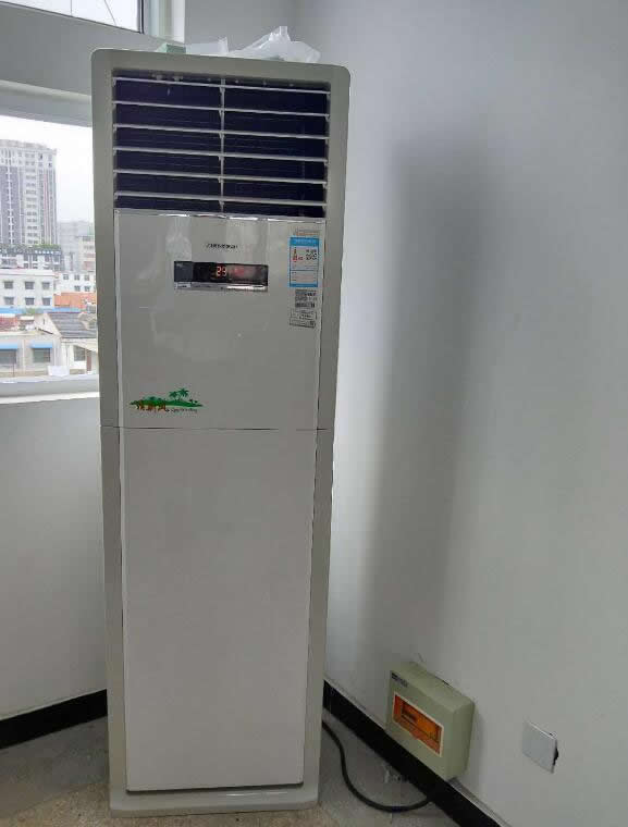 拆洗格力空調(diào)過濾網(wǎng)